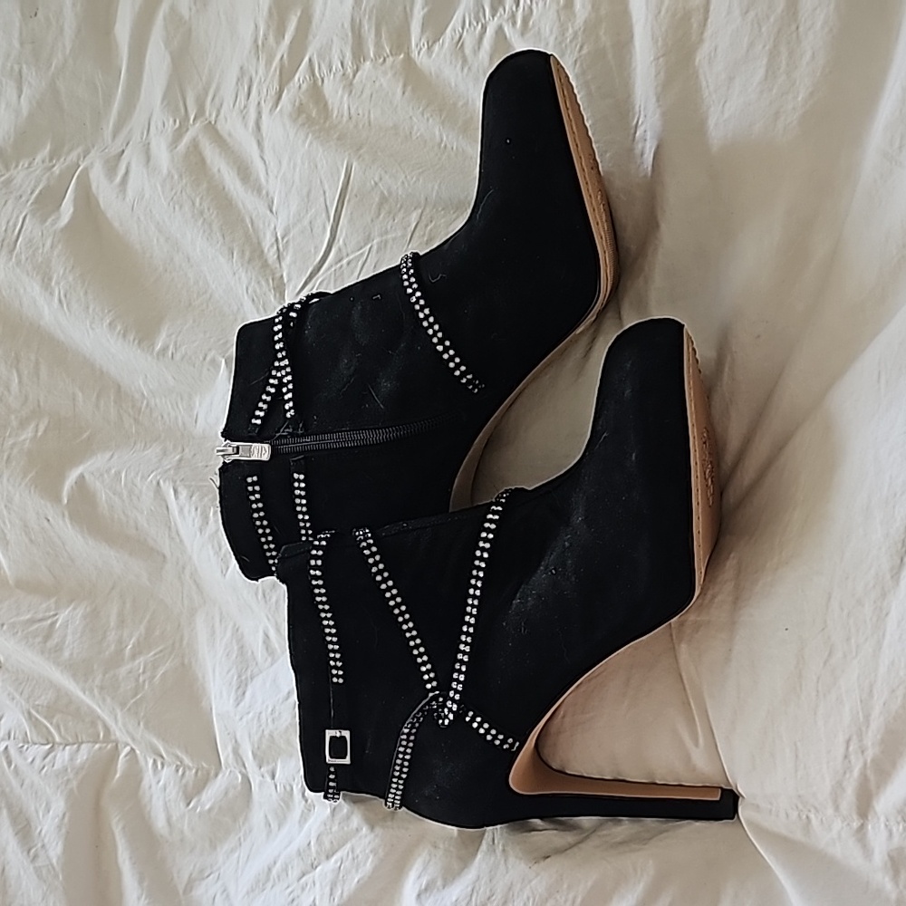 Vince camuto suede heels